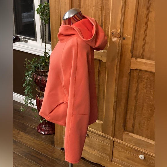 Lululemon Airwrap hoodie - Picture 13 of 13